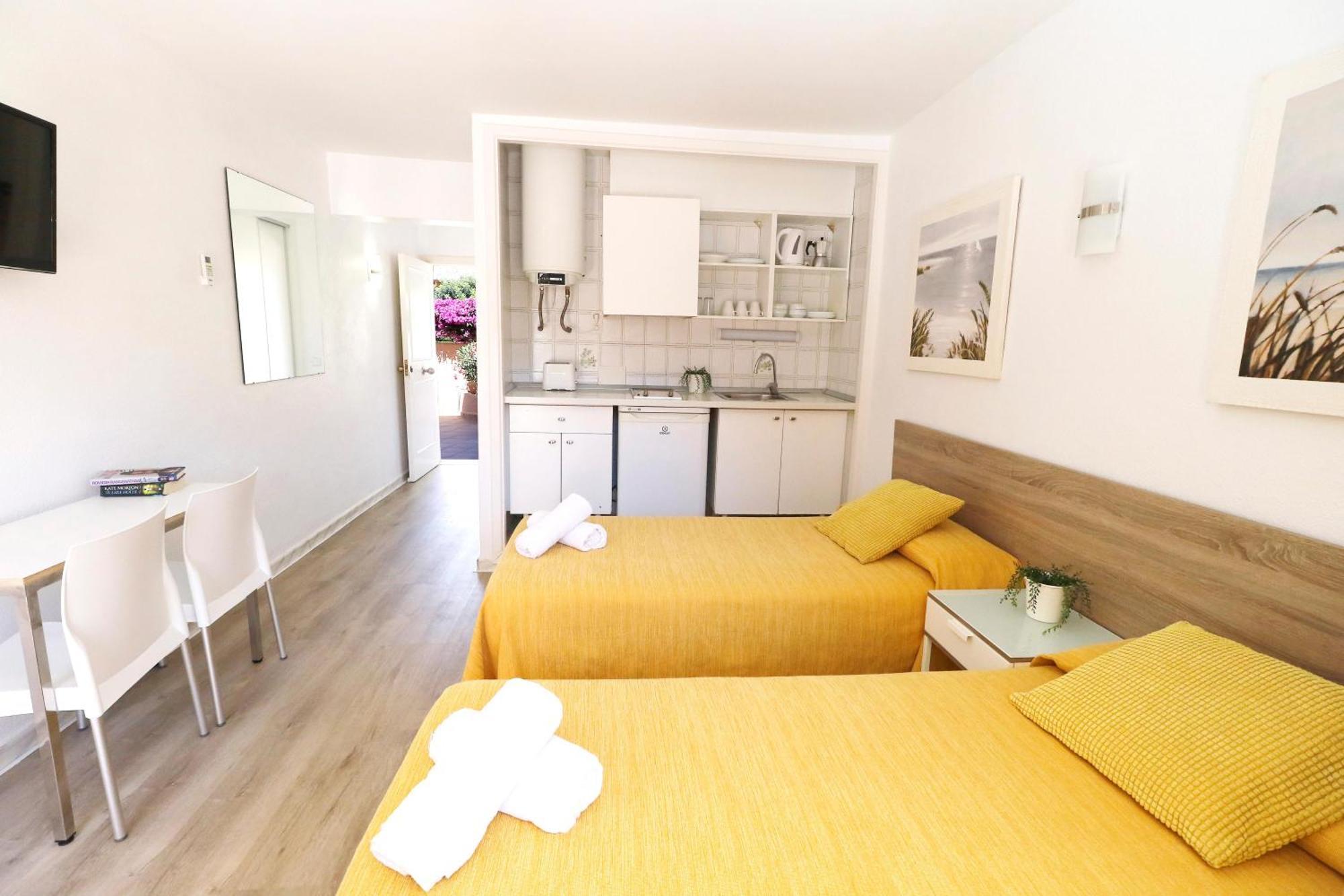 Naika Studios & Apartments Palmanova エクステリア 写真