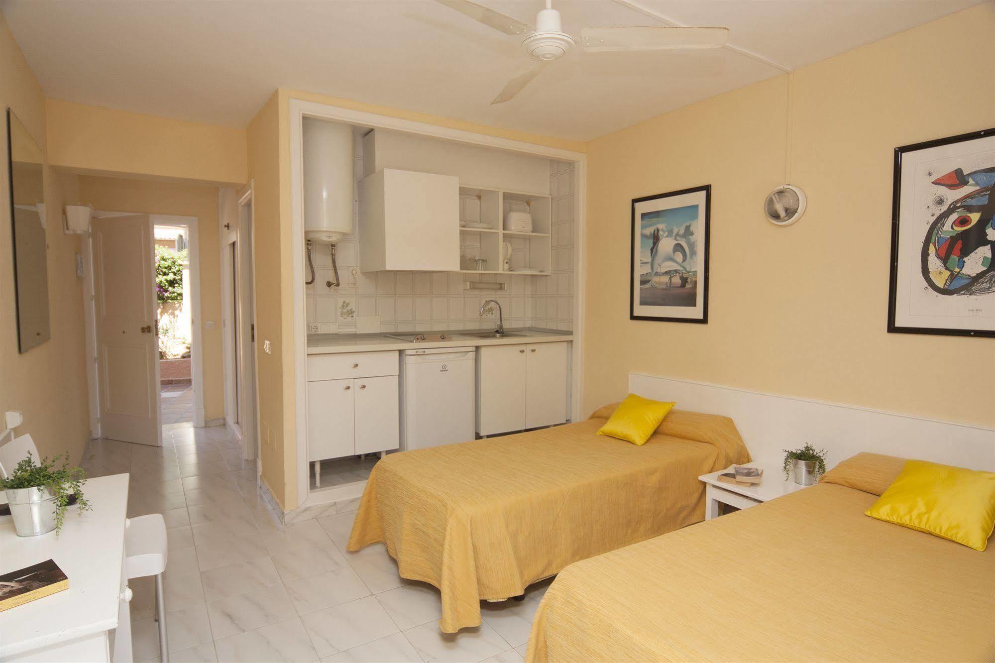 Naika Studios & Apartments Palmanova エクステリア 写真