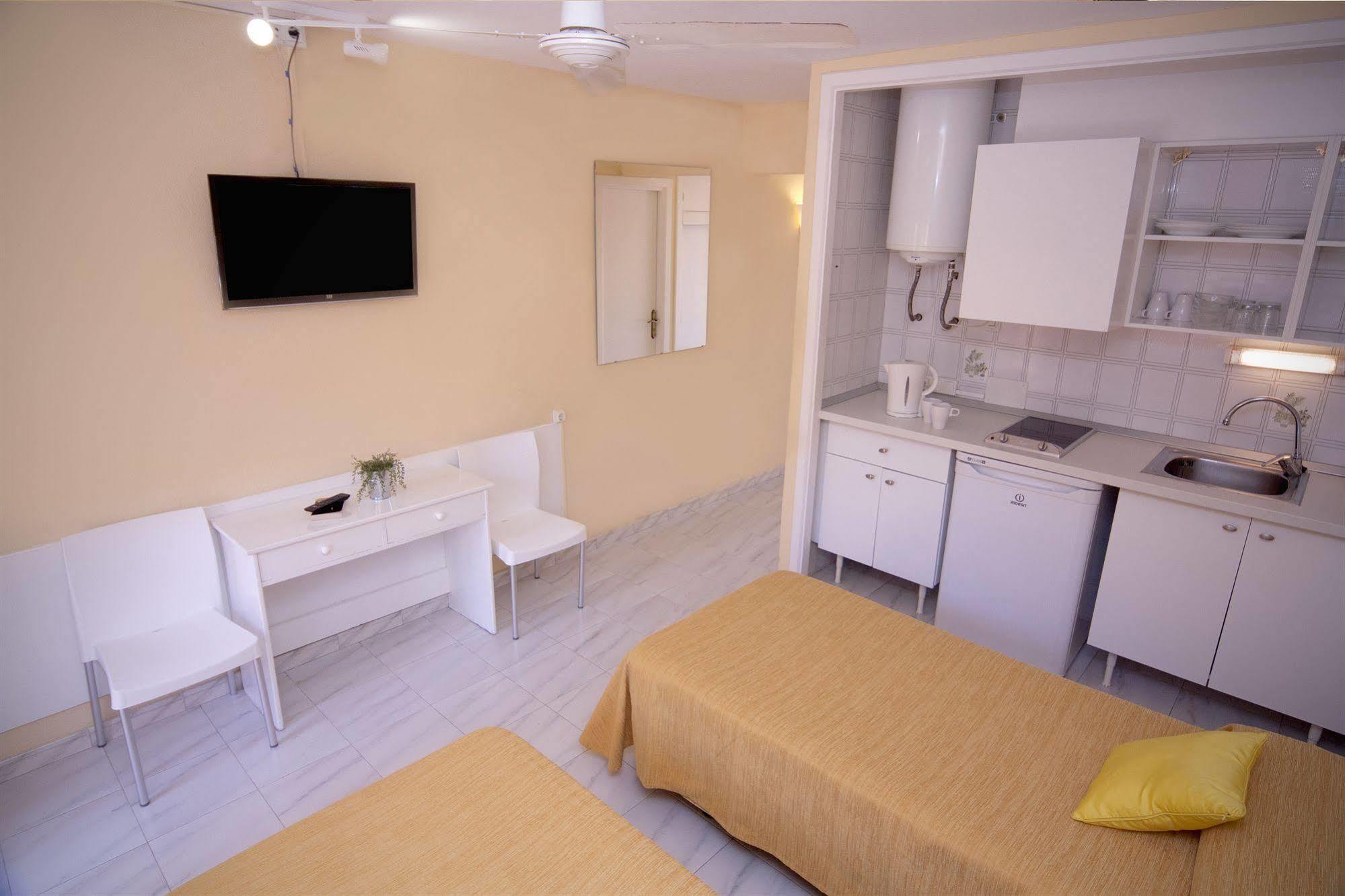 Naika Studios & Apartments Palmanova エクステリア 写真